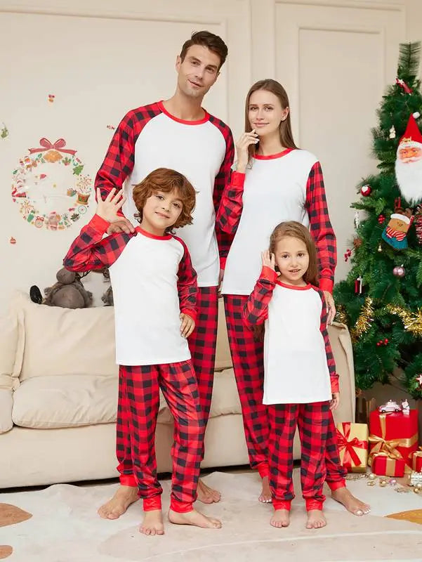 http://urgarment.com/cdn/shop/files/Family-Matching-Christmas-Pajamas-set-1_ce5b1eab-f798-4763-9f82-8b93f64abb01.webp?v=1699236257